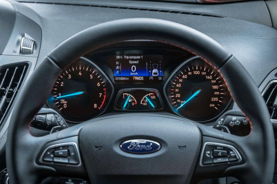 Панель приборов Ford Kuga ST-Line 2018 года  (ZA) (фото 9 из 35)